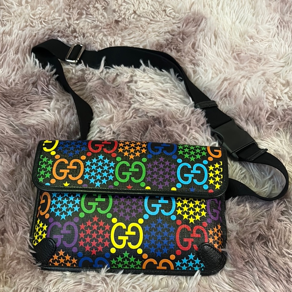 Red and Orange Crossbody Bag with Psychedelic Design 🔥great condition 🔥